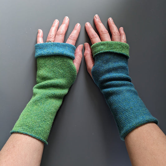 Knitted lambswool reversible wrist warmers in petrol blue and grass green